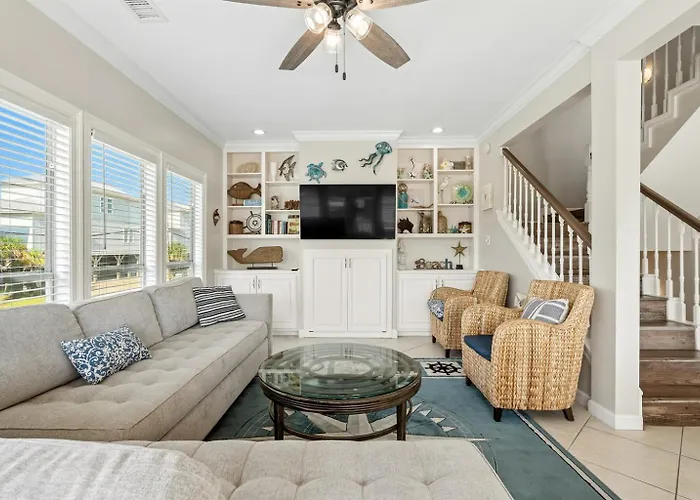 Dog Friendly 3 Bedroom House - Lagoon Front Neighborhood - Free Daily Activities *