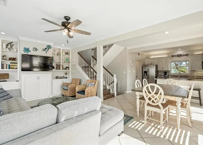 Dog Friendly 3 Bedroom House - Lagoon Front Neighborhood - Free Daily Activities Apartment
