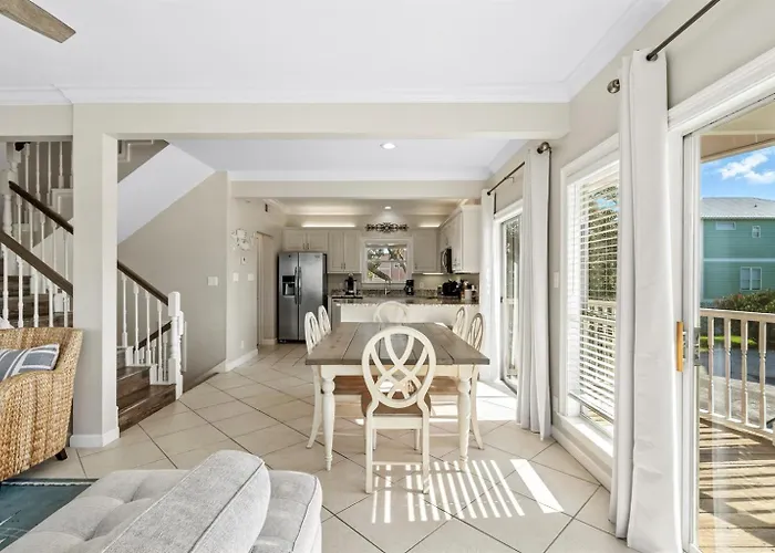 Dog Friendly 3 Bedroom House - Lagoon Front Neighborhood - Free Daily Activities * Gulf Shores