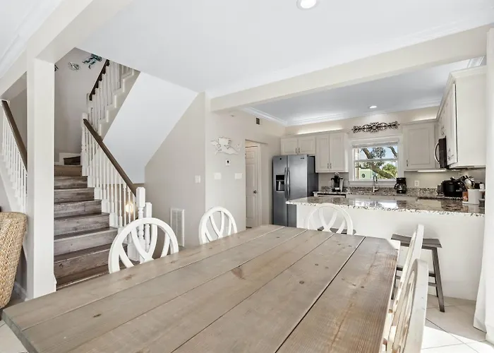 Apartment Dog Friendly 3 Bedroom House - Lagoon Front Neighborhood - Free Daily Activities