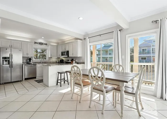 Apartment Dog Friendly 3 Bedroom House - Lagoon Front Neighborhood - Free Daily Activities