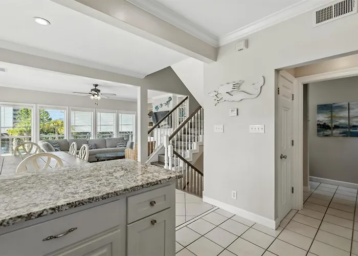 Dog Friendly 3 Bedroom House - Lagoon Front Neighborhood - Free Daily Activities * Gulf Shores