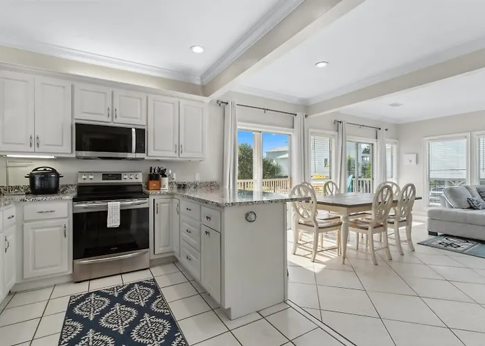 Apartment Dog Friendly 3 Bedroom House - Lagoon Front Neighborhood - Free Daily Activities *