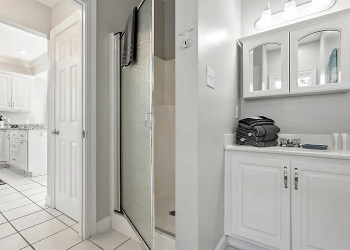Dog Friendly 3 Bedroom House - Lagoon Front Neighborhood - Free Daily Activities Gulf Shores