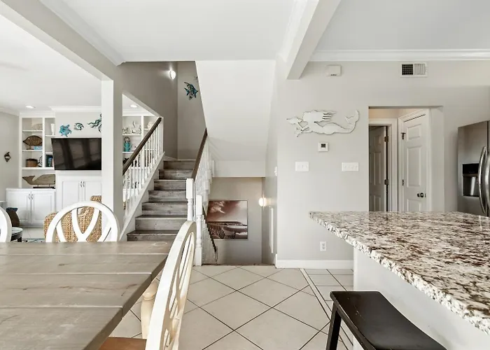 Apartment Dog Friendly 3 Bedroom House - Lagoon Front Neighborhood - Free Daily Activities