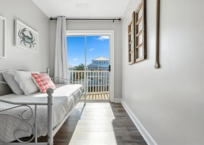 Dog Friendly 3 Bedroom House - Lagoon Front Neighborhood - Free Daily Activities Apartment