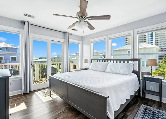 Dog Friendly 3 Bedroom House - Lagoon Front Neighborhood - Free Daily Activities Apartment