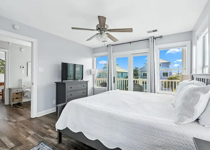 Apartment Dog Friendly 3 Bedroom House - Lagoon Front Neighborhood - Free Daily Activities