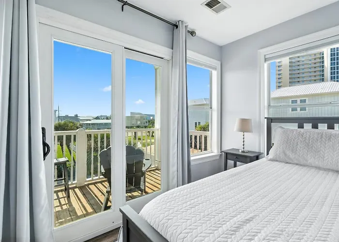 Dog Friendly 3 Bedroom House - Lagoon Front Neighborhood - Free Daily Activities Apartment *