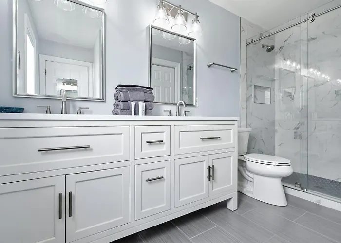 Dog Friendly 3 Bedroom House - Lagoon Front Neighborhood - Free Daily Activities Apartment