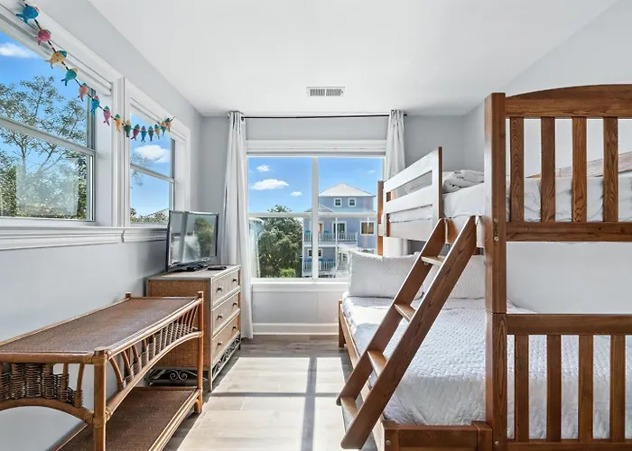 Dog Friendly 3 Bedroom House - Lagoon Front Neighborhood - Free Daily Activities Apartment *