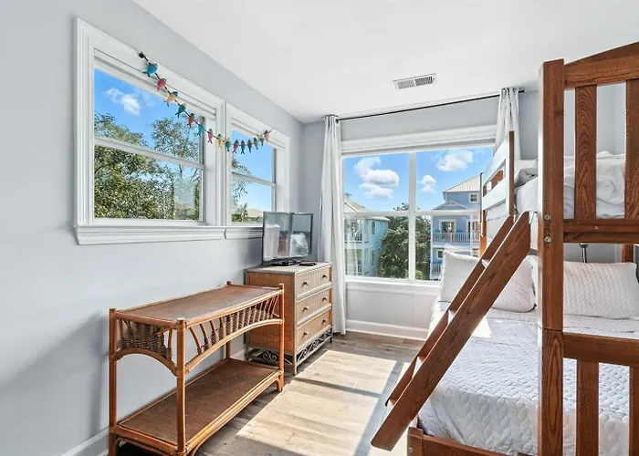 Apartment Dog Friendly 3 Bedroom House - Lagoon Front Neighborhood - Free Daily Activities *