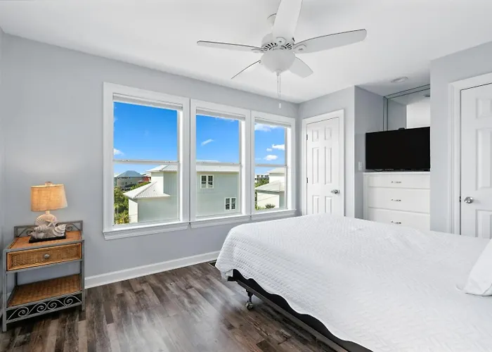 Dog Friendly 3 Bedroom House - Lagoon Front Neighborhood - Free Daily Activities Apartment