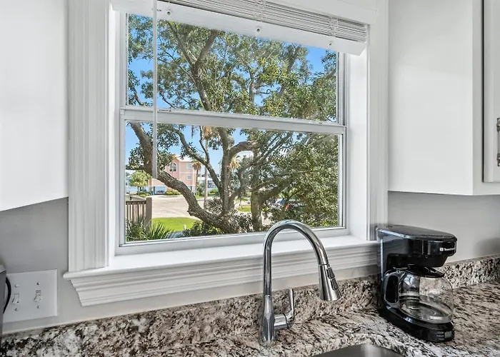 Dog Friendly 3 Bedroom House - Lagoon Front Neighborhood - Free Daily Activities Apartment