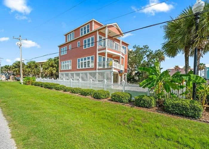 Dog Friendly 3 Bedroom House - Lagoon Front Neighborhood - Free Daily Activities Apartment *