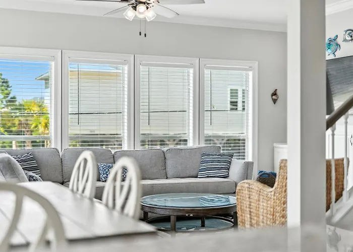 Dog Friendly 3 Bedroom House - Lagoon Front Neighborhood - Free Daily Activities *