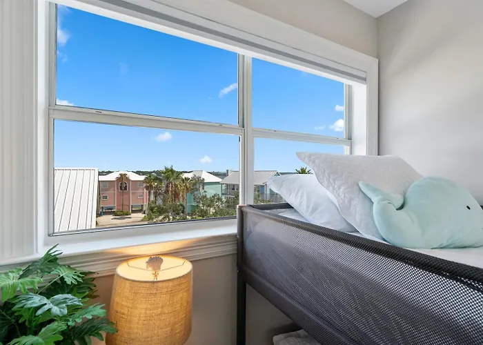 Dog Friendly 3 Bedroom House - Lagoon Front Neighborhood - Free Daily Activities *