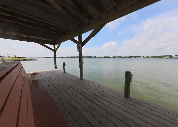 Dog Friendly 3 Bedroom House - Lagoon Front Neighborhood - Free Daily Activities