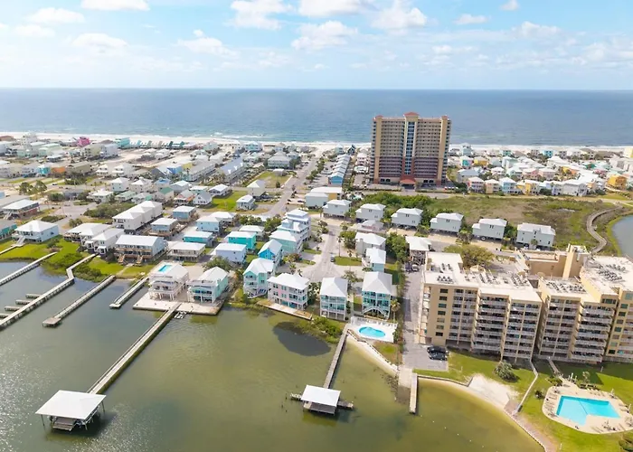 Dog Friendly 3 Bedroom House - Lagoon Front Neighborhood - Free Daily Activities *