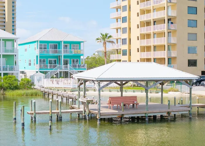 Dog Friendly 3 Bedroom House - Lagoon Front Neighborhood - Free Daily Activities * Gulf Shores