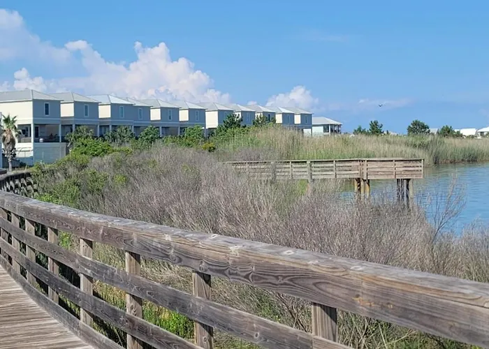 Dog Friendly 3 Bedroom House - Lagoon Front Neighborhood - Free Daily Activities * Gulf Shores